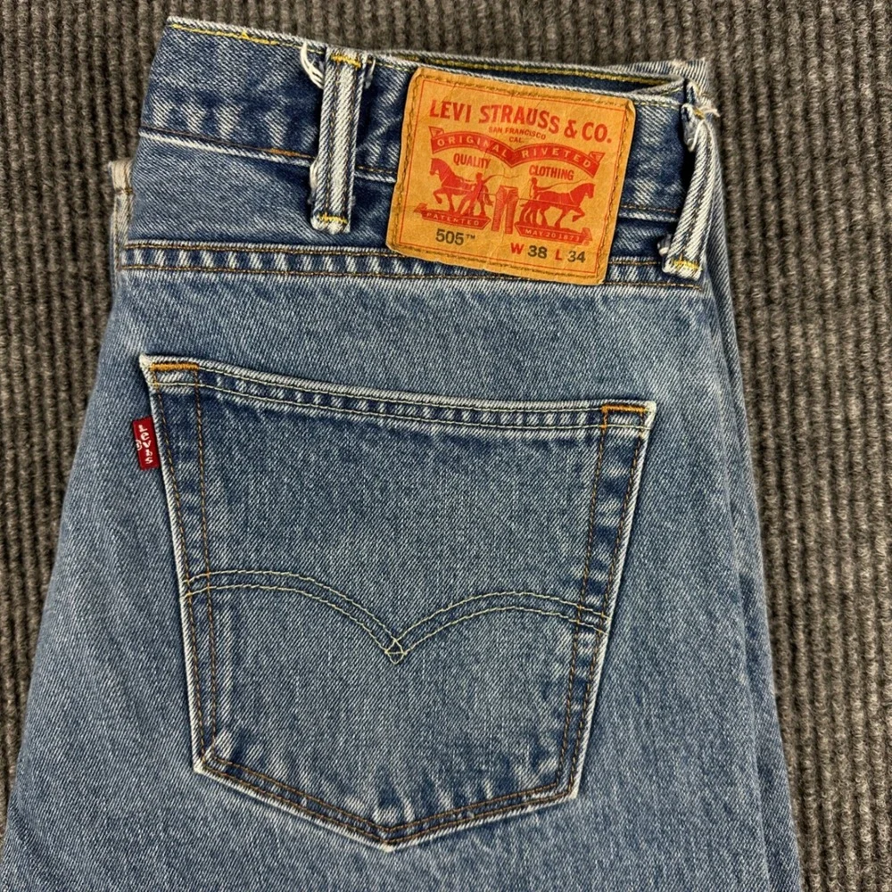 Levis 505 Regular Fit Straight Leg Jeans Mens 38x34 Medium Wash Blue Denim